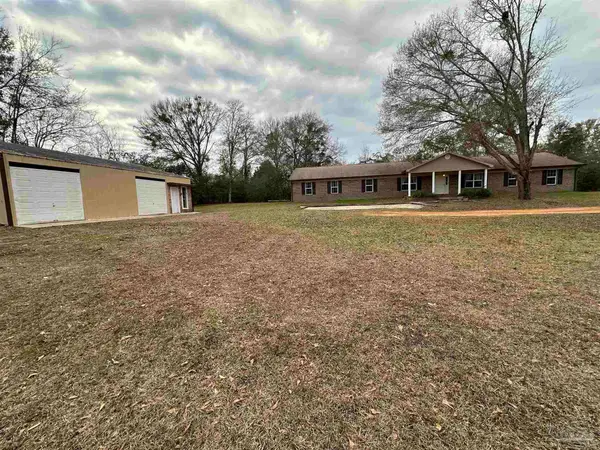 95 Danielle Ln, Cantonment, FL 32533