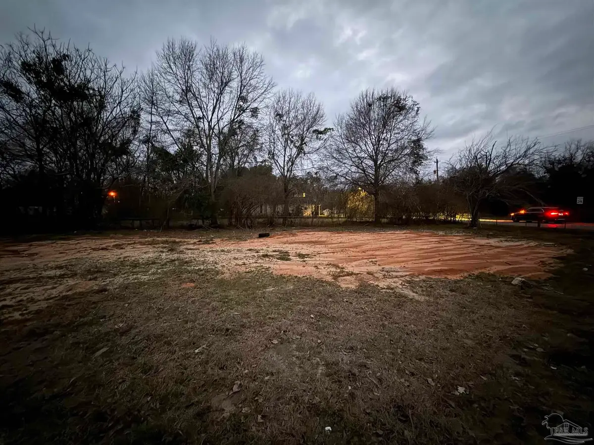 502 Washington St, Cantonment, FL 32533 - #1