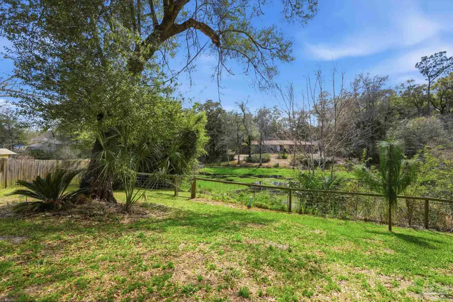 6473 Lakeshore Dr, Milton, FL 32570 - #2