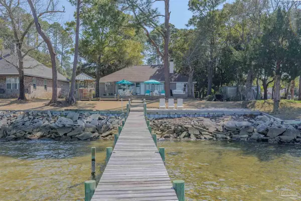 5756 East Bay Blvd, Gulf Breeze, FL 32563