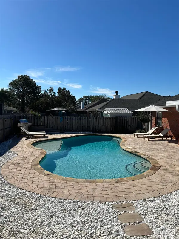 1697 Beachside Dr, Pensacola, FL 32506