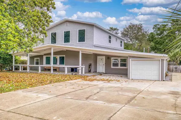 204 Camelia St, Gulf Breeze, FL 32561