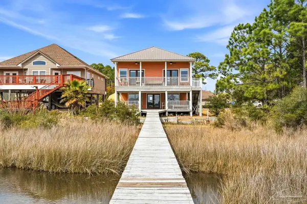 2568 Gulf Breeze Ave, Pensacola, FL 32507