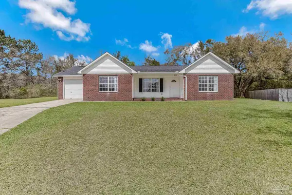 902 Heathrow Dr, Cantonment, FL 32533