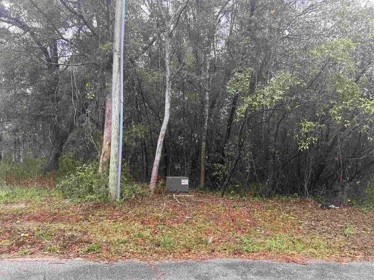 8600 Handicare St, Pensacola, FL 32514 - #1