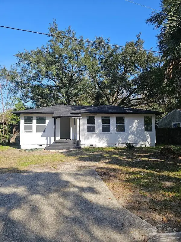26 Kennington Dr, Pensacola, FL 32507