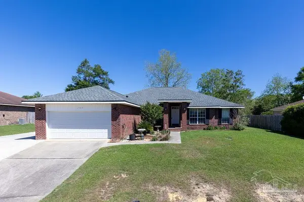 1566 Twin Pines Cir, Cantonment, FL 32533