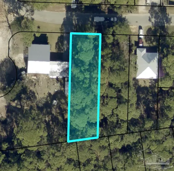 5943 Embassy St, Gulf Breeze, FL 32563