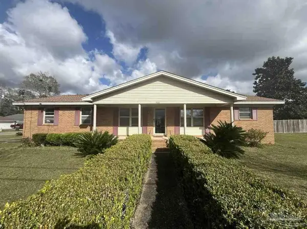 516 Monroe Ave, Cantonment, FL 32533