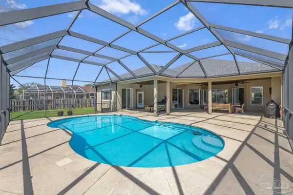 1183 Grand Pointe Dr, Gulf Breeze, FL 32563