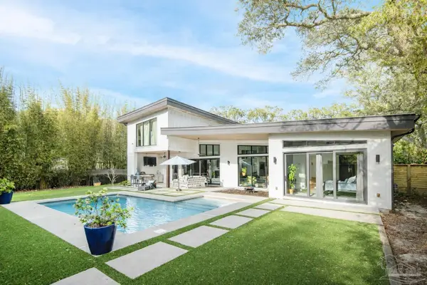 146 Highpoint Dr, Gulf Breeze, FL 32561