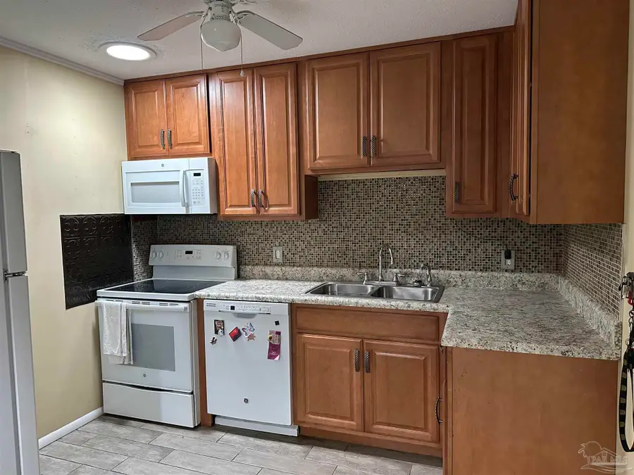 4694 Kingston Dr, Pensacola, FL 32526 - #2