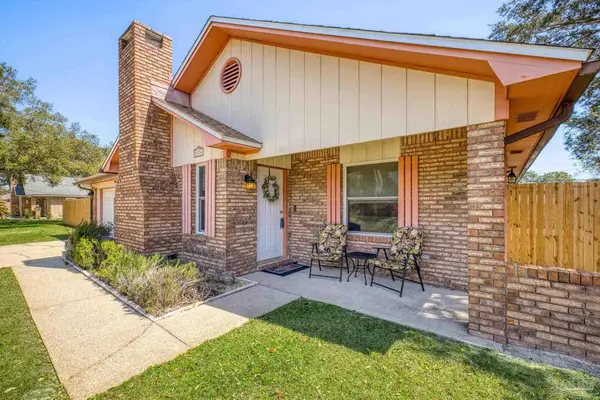 2176 Calle De Cantabria, Navarre, FL 32566