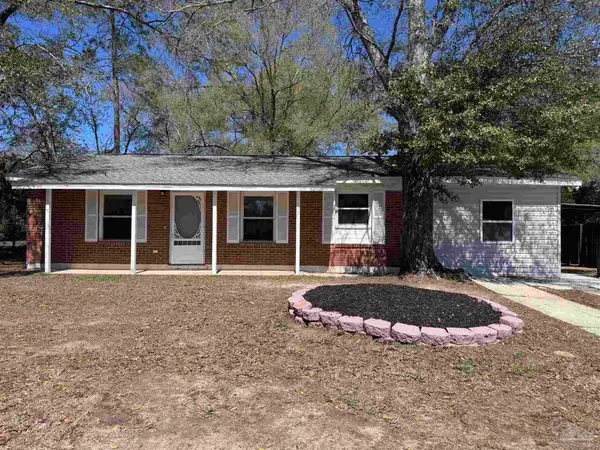 6426 Walnut St, Milton, FL 32570