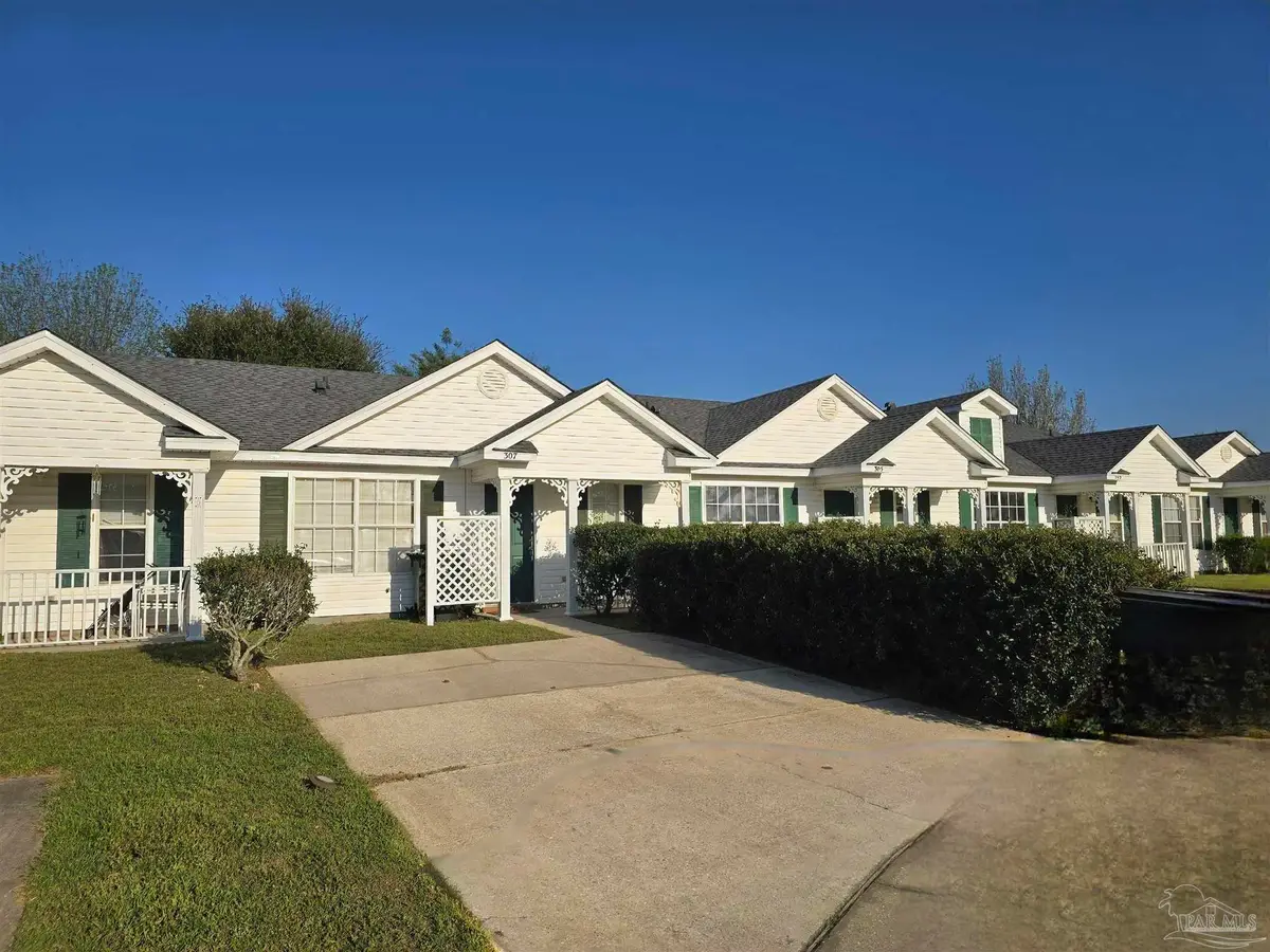 307 Loveland Cir, Pensacola, FL 32526 - #1