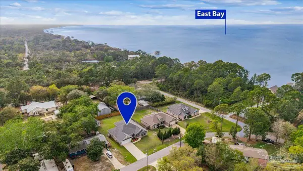 1911 Ladybird Ln, Gulf Breeze, FL 32563