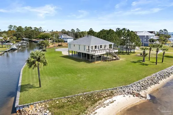 1002 Magnolia Ln, Gulf Breeze, FL 32563