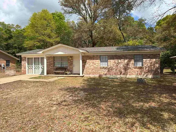 6422 Sanders St, Milton, FL 32570