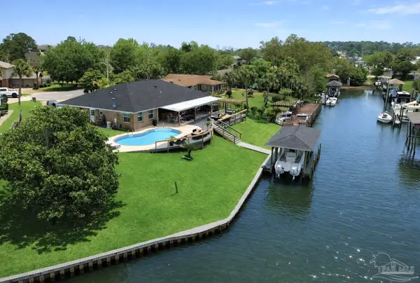 1047 Aquamarine Dr, Gulf Breeze, FL 32563