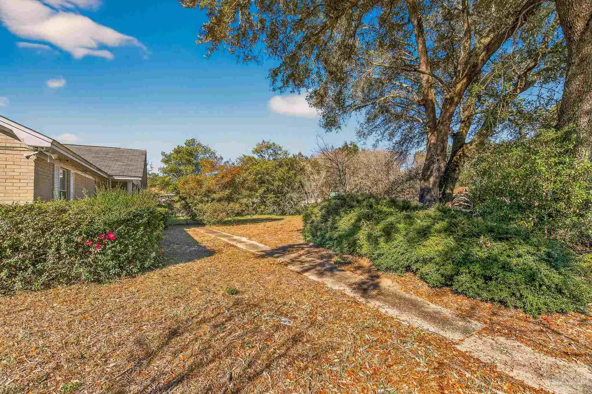 2933 Breckenridge Dr, Pensacola, FL 32526 - #1