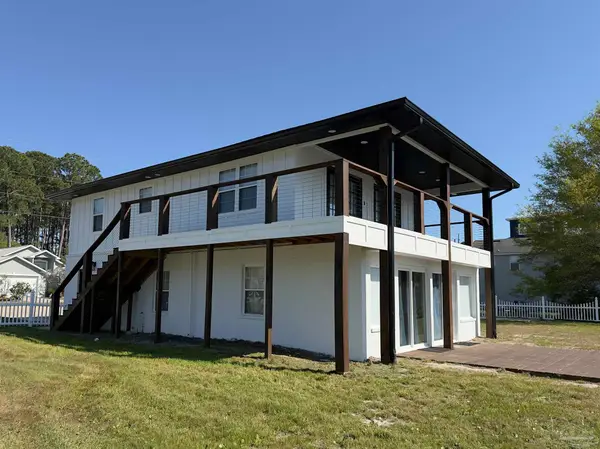 1613 Stanford Rd, Gulf Breeze, FL 32563