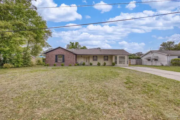 6410 Beauclair Dr, Pensacola, FL 32504