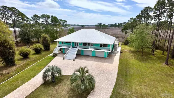 3336 Mills Bayou Dr, Milton, FL 32583