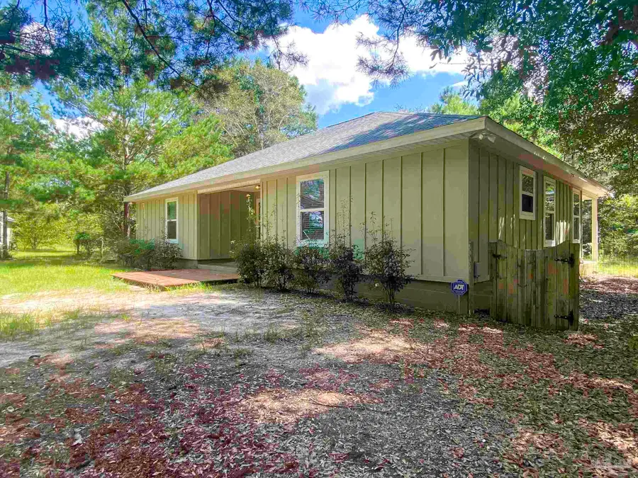 4700 Thoroughbred Dr, Milton, FL 32583 - #2