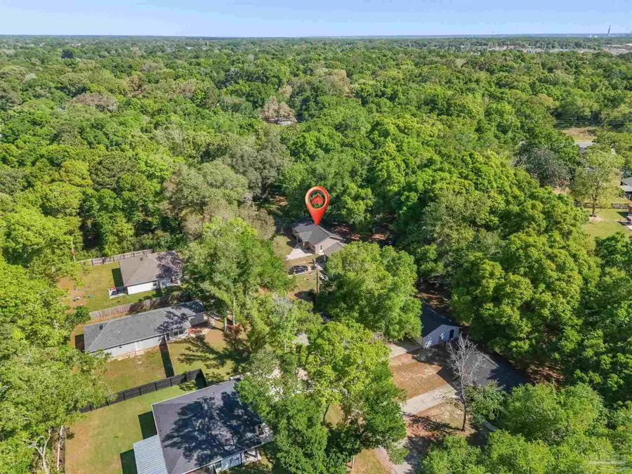 130 Calvert Oaks Dr, Pensacola, FL 32514 - #2