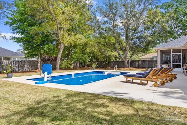 1182 Grand Pointe Dr, Gulf Breeze, FL 32563