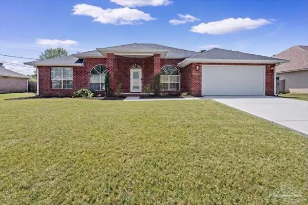 6677 Admiral St, Navarre, FL 32566