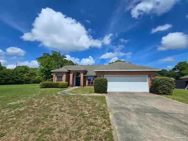 1574 Hunters Creek Dr, Cantonment, FL 32533