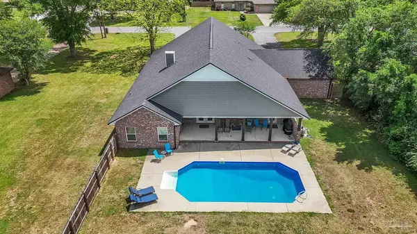 107 Countri Ln, Cantonment, FL 32533