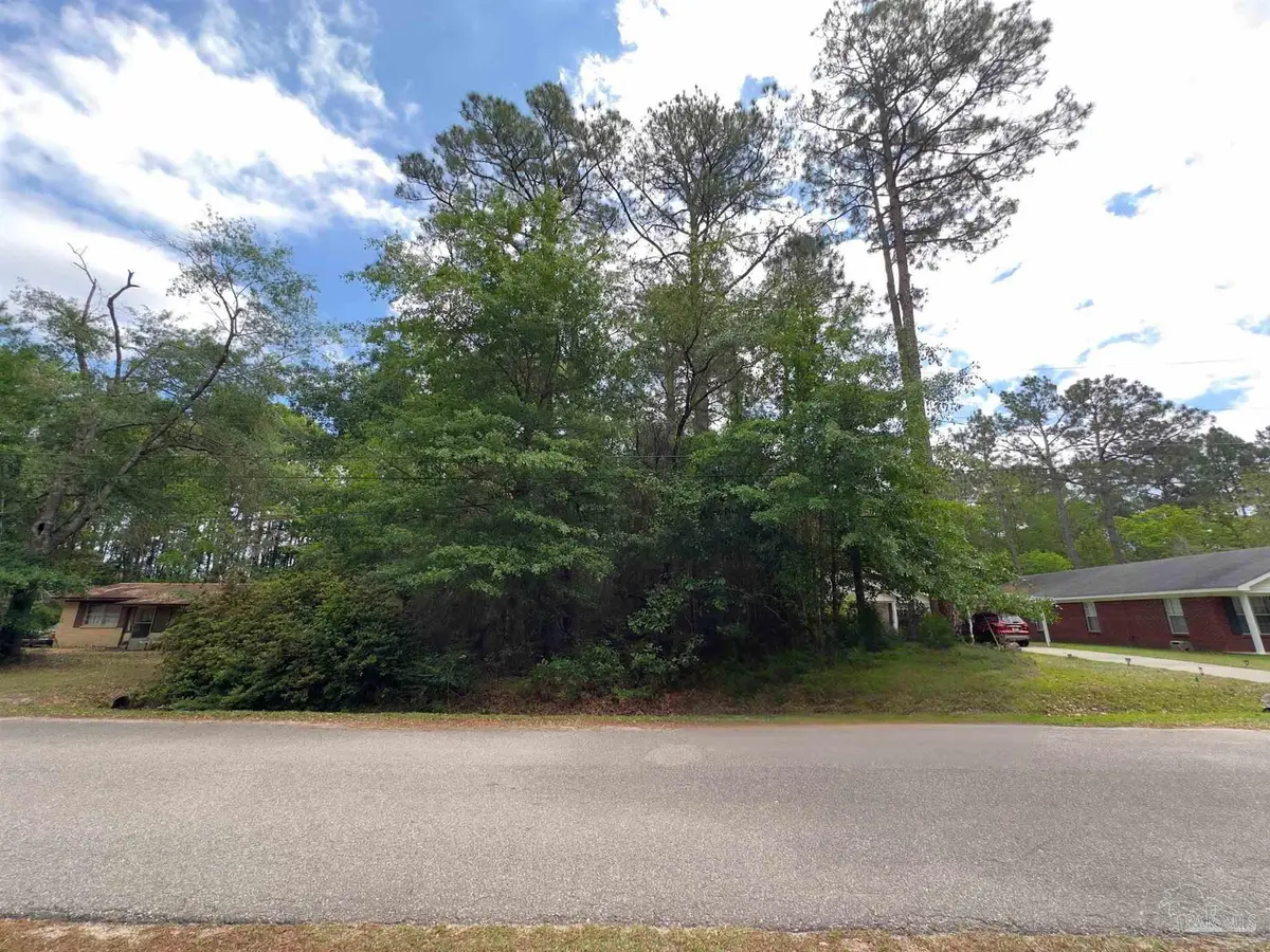000 N 32nd Ave, Milton, FL 32583 - #1