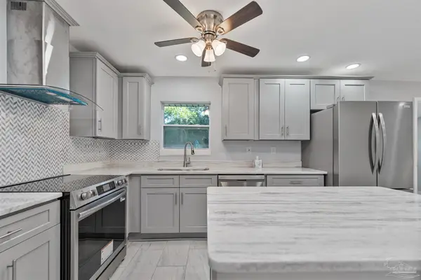 212 Shadow Lawn Ln, Pensacola, FL 32507