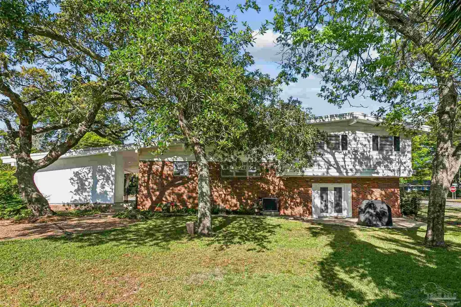 204 Poinciana Dr, Gulf Breeze, FL 32561 - #2