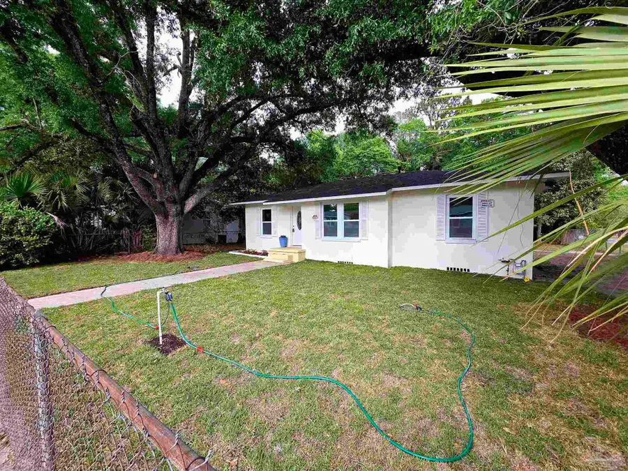 302 Dixie St, Crestview, FL 32536 - #2