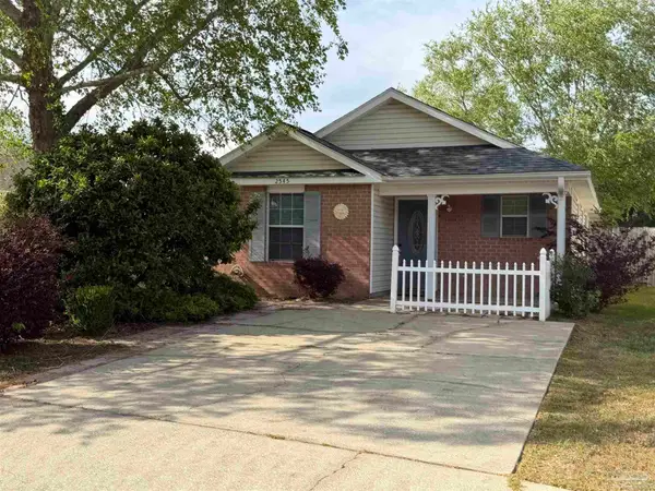 2545 Trailwood Dr, Cantonment, FL 32533
