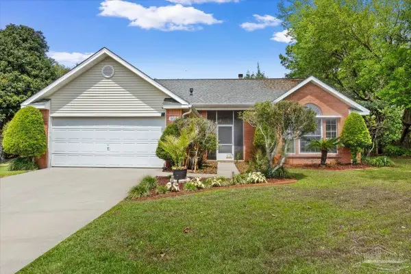 806 Linda Dr, Mary Esther, FL 32569