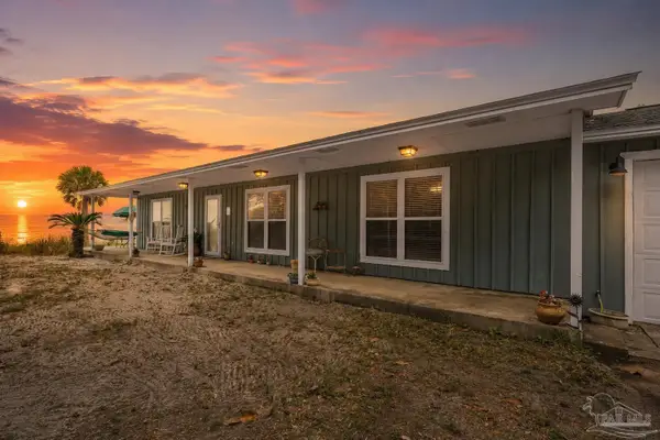 1817 Navarre Sound Cir, Navarre, FL 32566