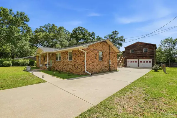 4653 Dean Dr, Pace, FL 32571