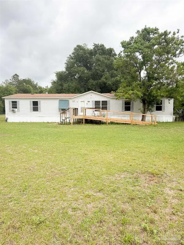 5208 Green Springs Dr, Milton, FL 32583