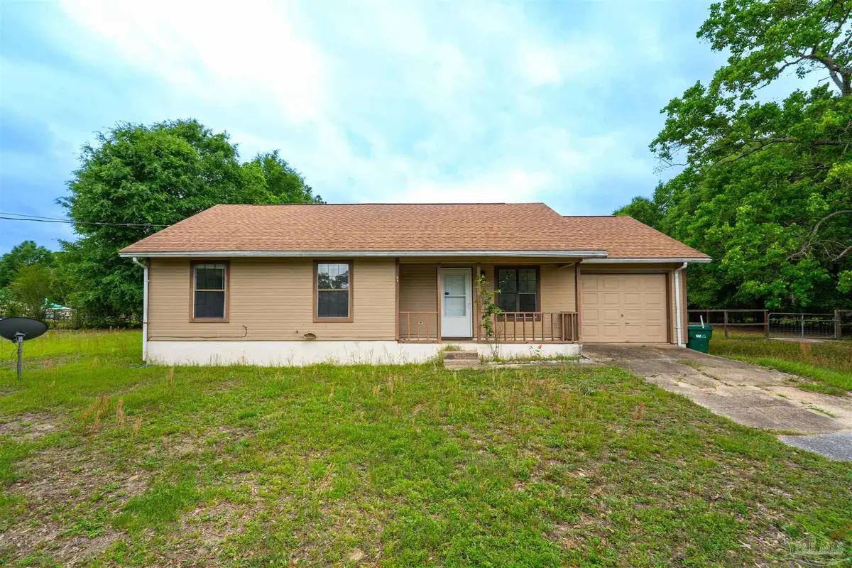 107 Windsor Dr, Crestview, FL 32539 - #1