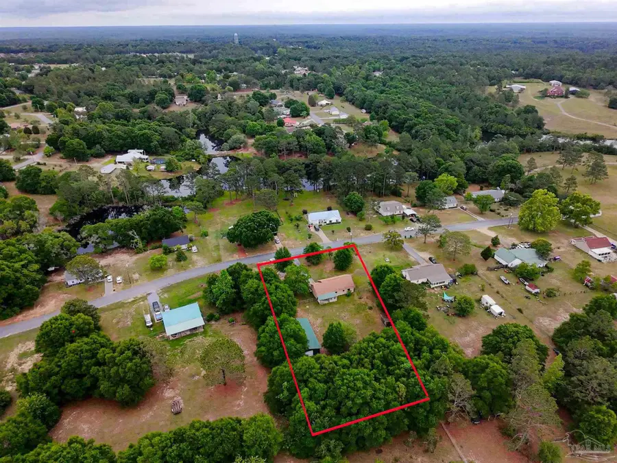 107 Windsor Dr, Crestview, FL 32539 - #2