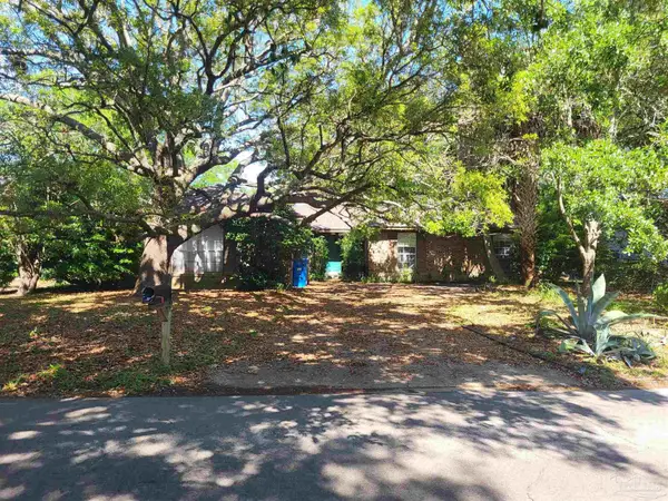 1020 Great Oaks Dr, Gulf Breeze, FL 32563