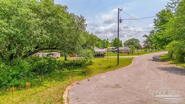 5600 Jamesville Ln, Pensacola, FL 32526