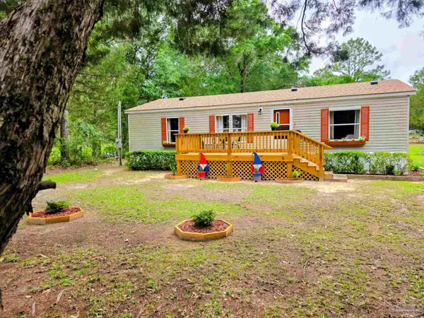 5015 Phoenix Dr, Milton, FL 32583