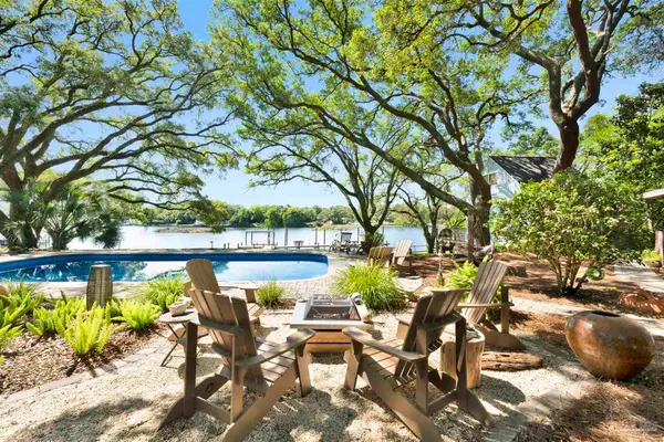 333 Edgewater Dr, Pensacola, FL 32507