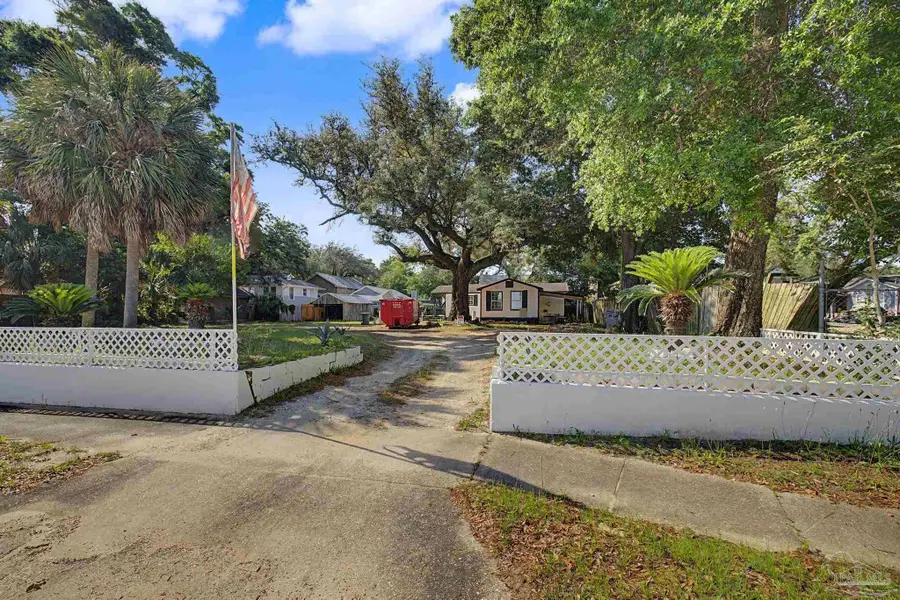 3205 Barrancas Ave, Pensacola, FL 32507 - #2