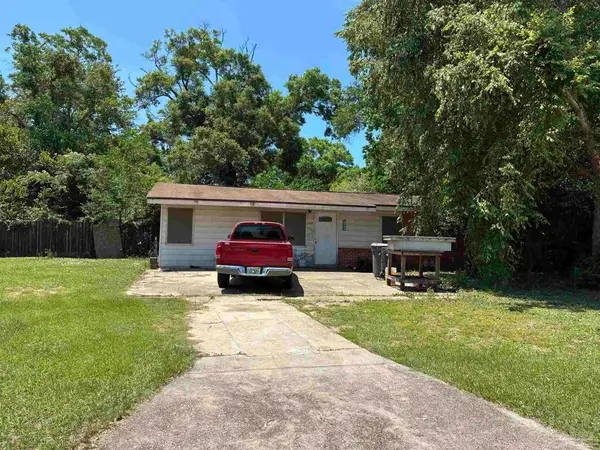 7401 Sachem Rd, Pensacola, FL 32506